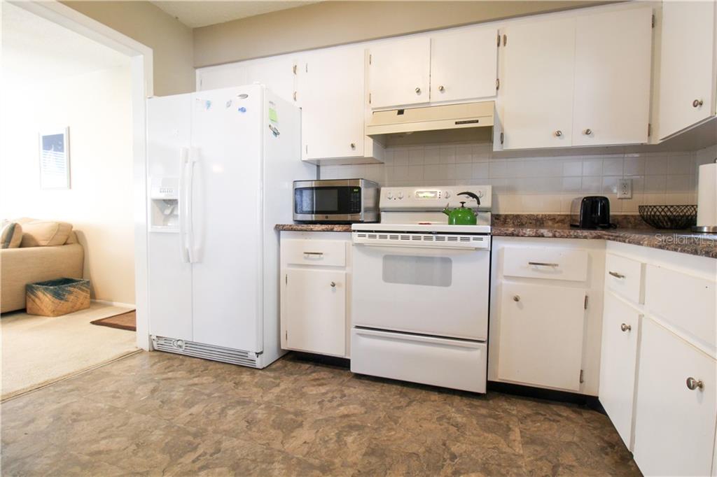 2806 TAUNTON DRIVE W Bradenton, FL 34205