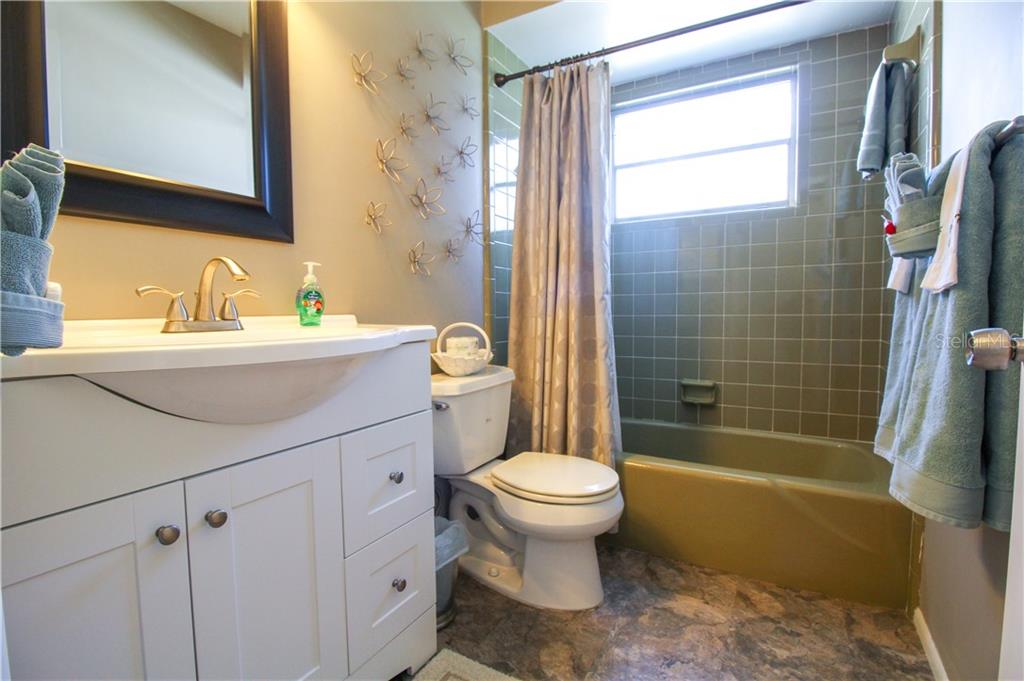 2806 TAUNTON DRIVE W Bradenton, FL 34205