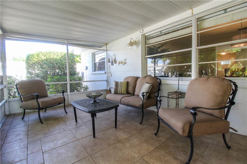 2806 TAUNTON DRIVE W Bradenton, FL 34205