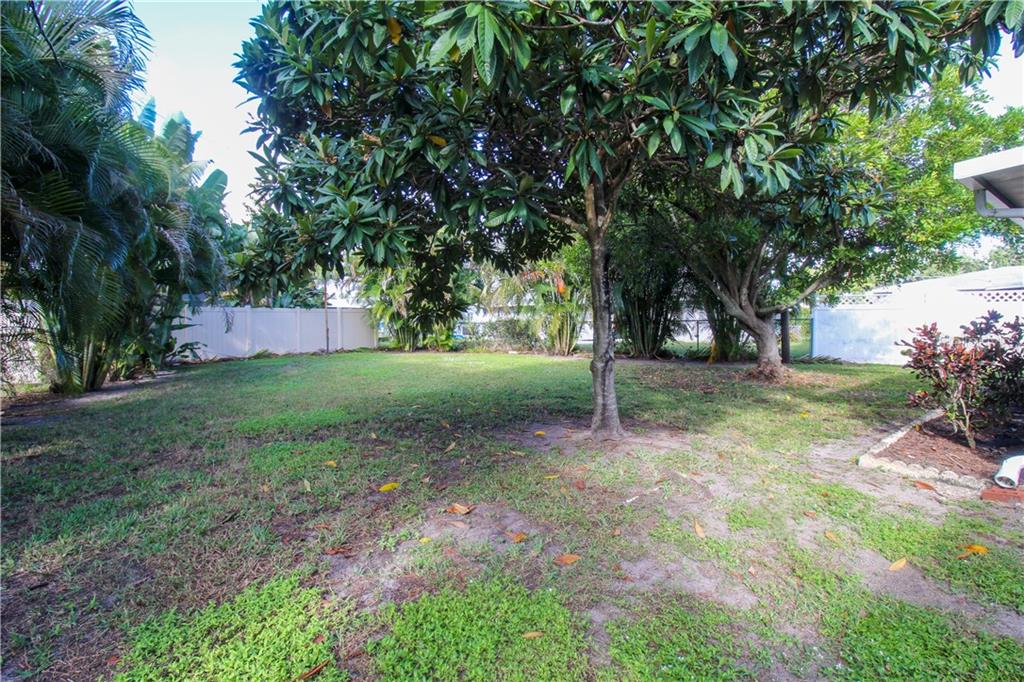 2806 TAUNTON DRIVE W Bradenton, FL 34205