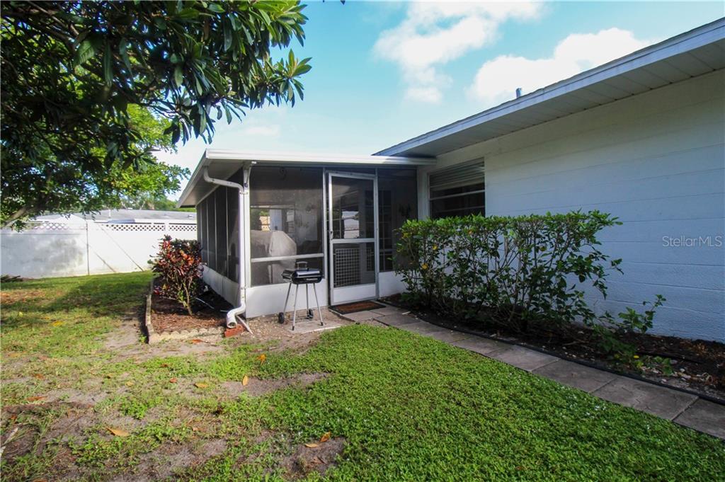 2806 TAUNTON DRIVE W Bradenton, FL 34205