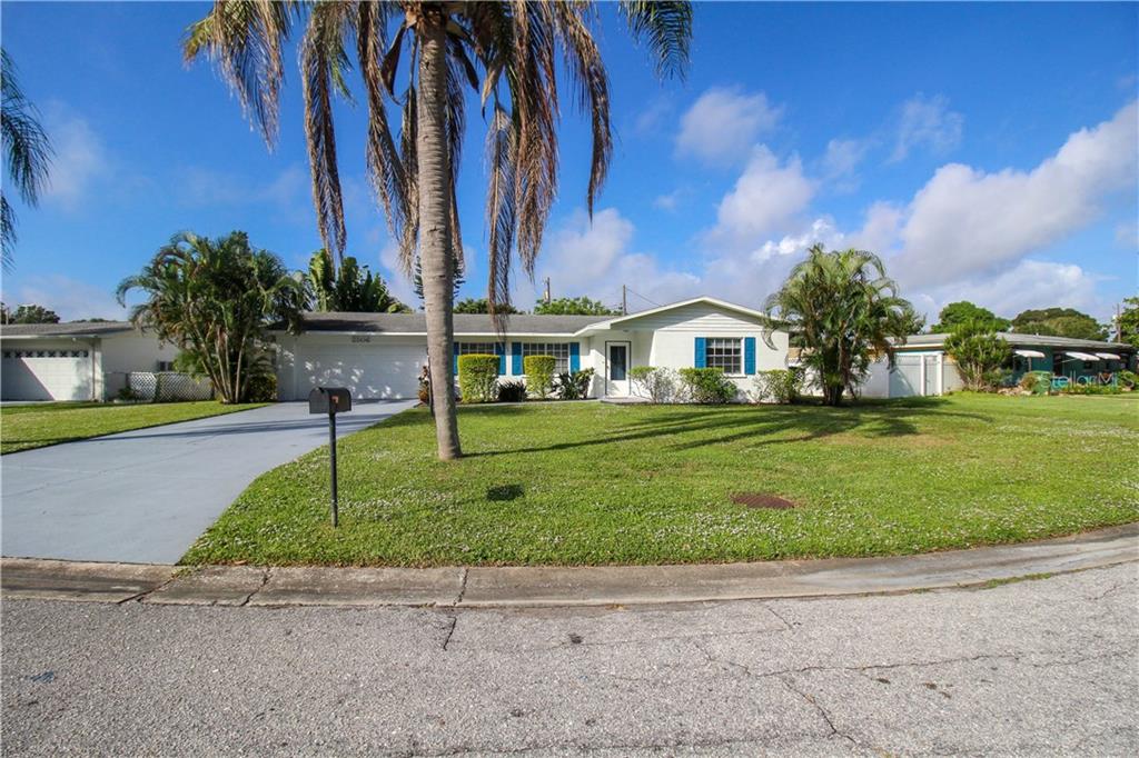 2806 TAUNTON DRIVE W Bradenton, FL 34205