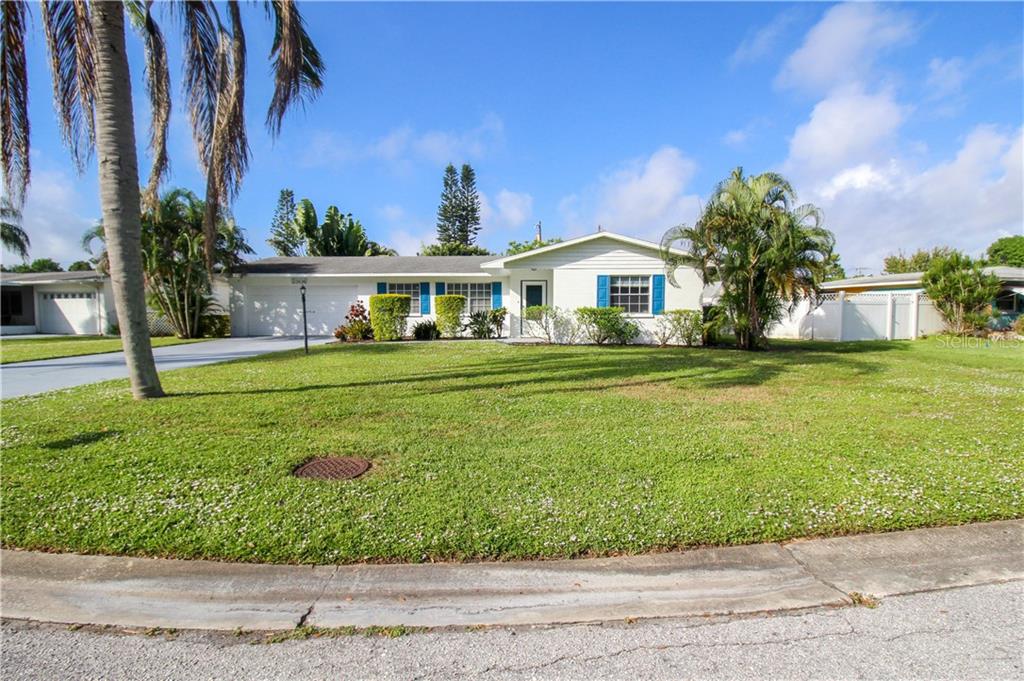 2806 TAUNTON DRIVE W Bradenton, FL 34205