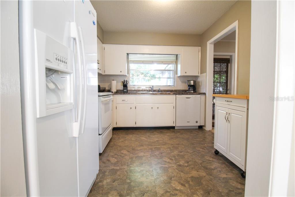 2806 TAUNTON DRIVE W Bradenton, FL 34205