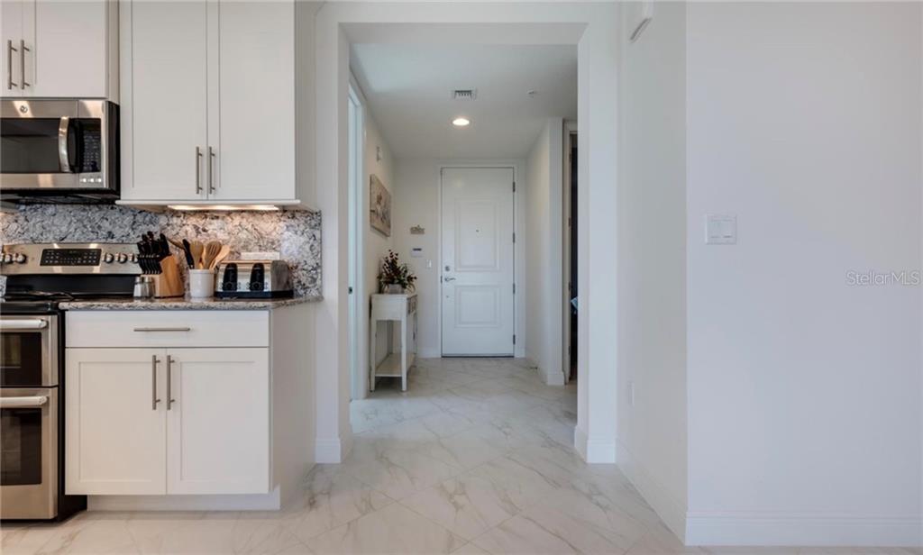 395 ARUBA CIRCLE #203 Bradenton, FL 34209