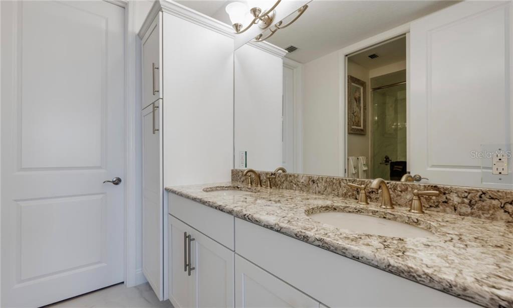 395 ARUBA CIRCLE #203 Bradenton, FL 34209