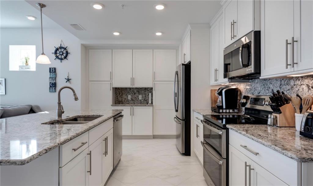 395 ARUBA CIRCLE #203 Bradenton, FL 34209