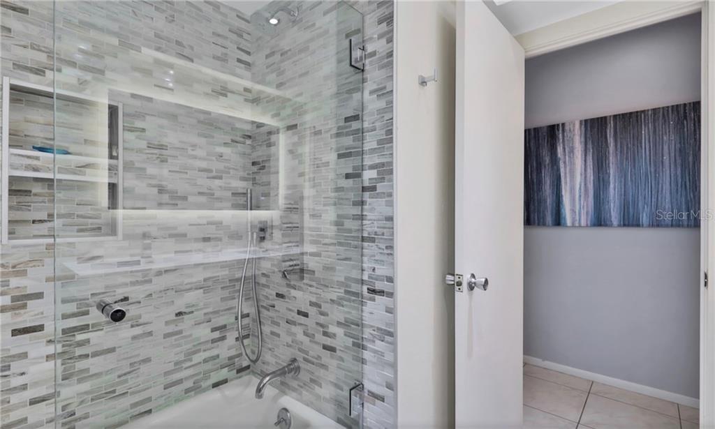395 ARUBA CIRCLE #203 Bradenton, FL 34209