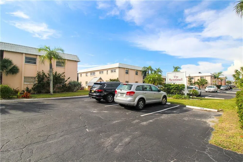 460 BASE AVENUE E #125 Venice, FL 34285