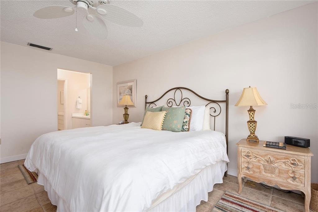 5393 GULF OF MEXICO DRIVE #208 Longboat Key, FL 34228