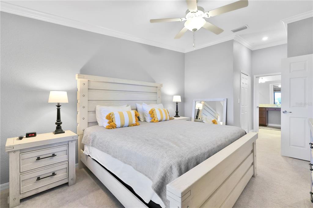 5634 PALMER CIRCLE #203 Bradenton, FL 34211