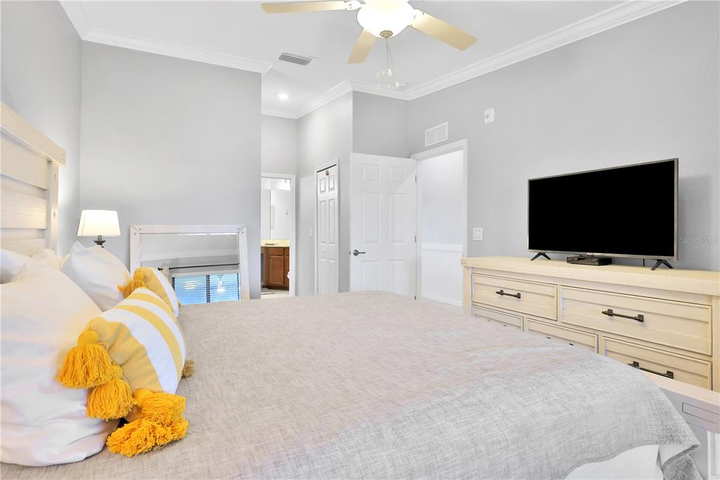 5634 PALMER CIRCLE #203 Bradenton, FL 34211
