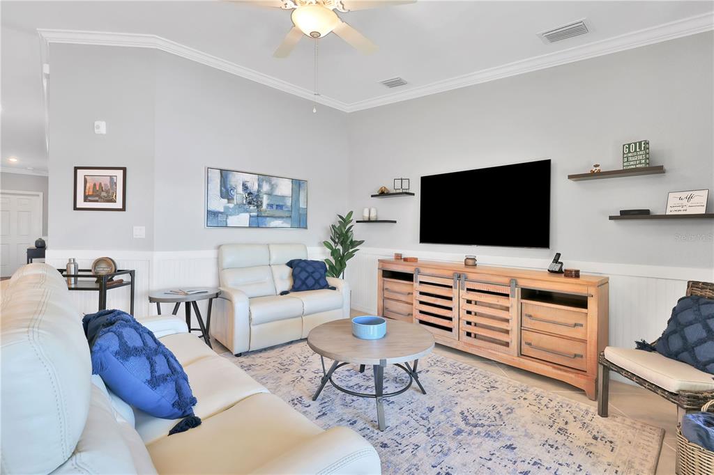 5634 PALMER CIRCLE #203 Bradenton, FL 34211