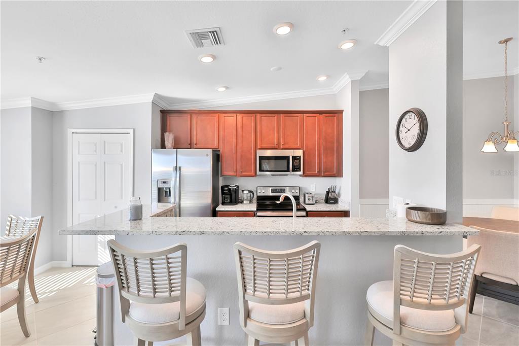 5634 PALMER CIRCLE #203 Bradenton, FL 34211