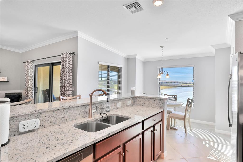 5634 PALMER CIRCLE #203 Bradenton, FL 34211