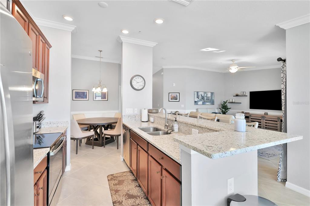 5634 PALMER CIRCLE #203 Bradenton, FL 34211