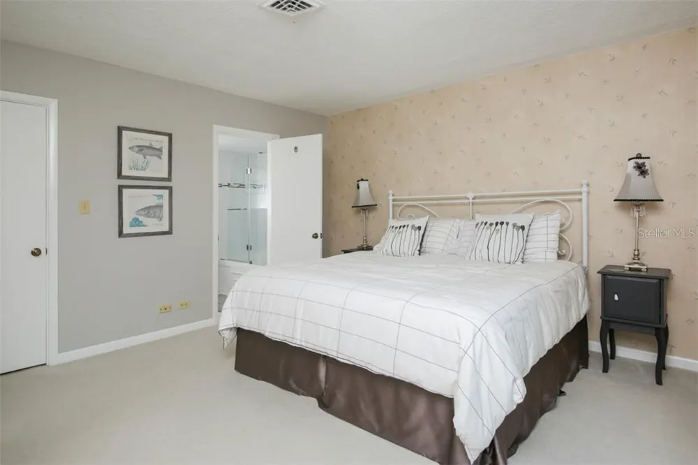 500 S WASHINGTON DRIVE #26B Sarasota, FL 34236