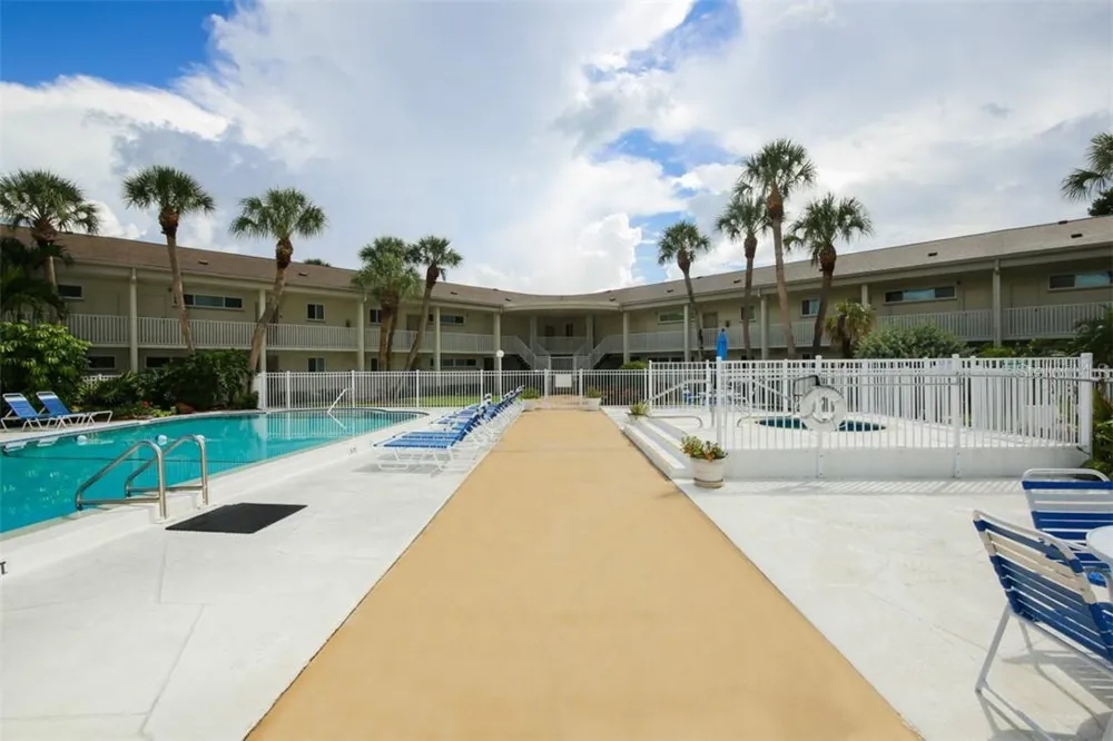 500 S WASHINGTON DRIVE #26B Sarasota, FL 34236