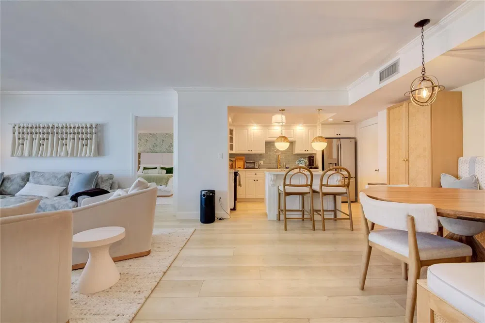1212 BENJAMIN FRANKLIN DRIVE #504 Sarasota, FL 34236
