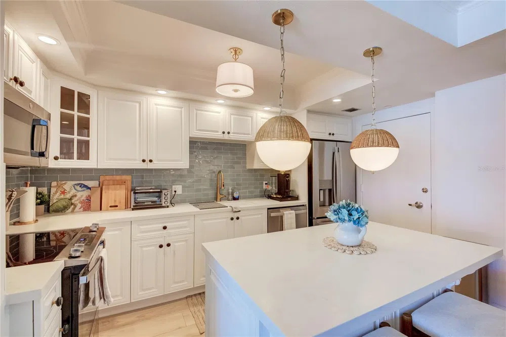 1212 BENJAMIN FRANKLIN DRIVE #504 Sarasota, FL 34236