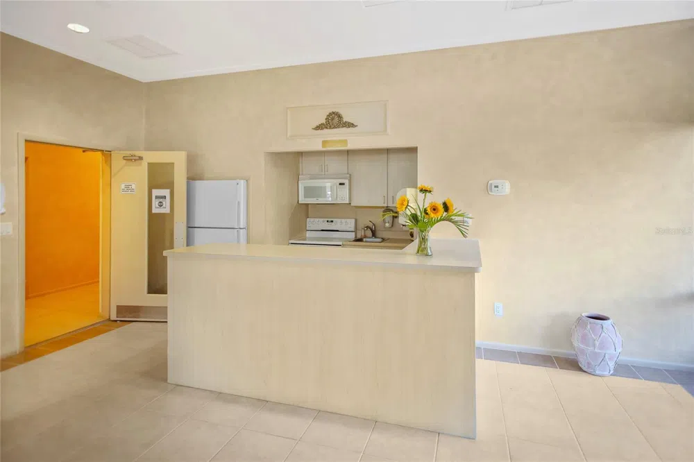 1212 BENJAMIN FRANKLIN DRIVE #504 Sarasota, FL 34236
