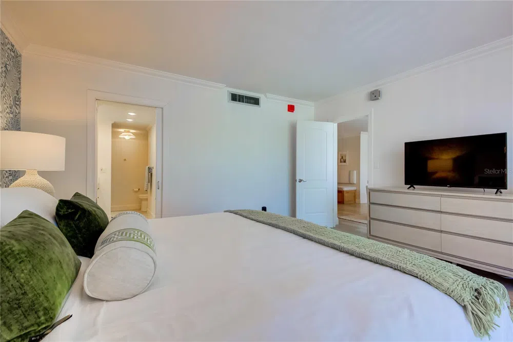 1212 BENJAMIN FRANKLIN DRIVE #504 Sarasota, FL 34236