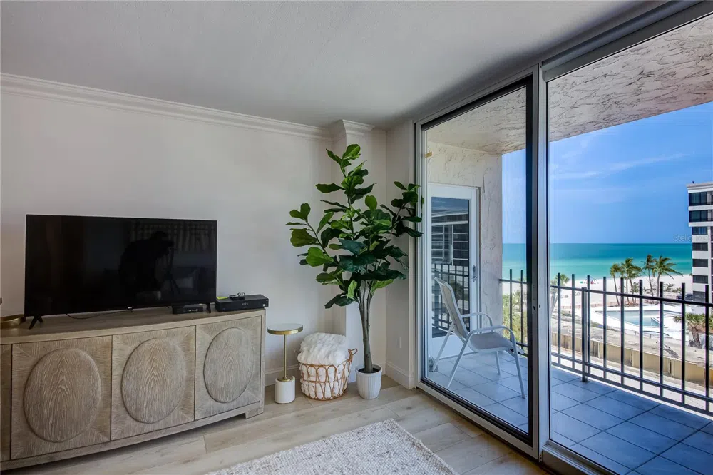 1212 BENJAMIN FRANKLIN DRIVE #504 Sarasota, FL 34236