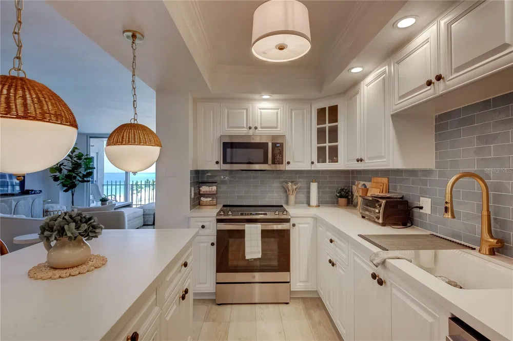 1212 BENJAMIN FRANKLIN DRIVE #504 Sarasota, FL 34236