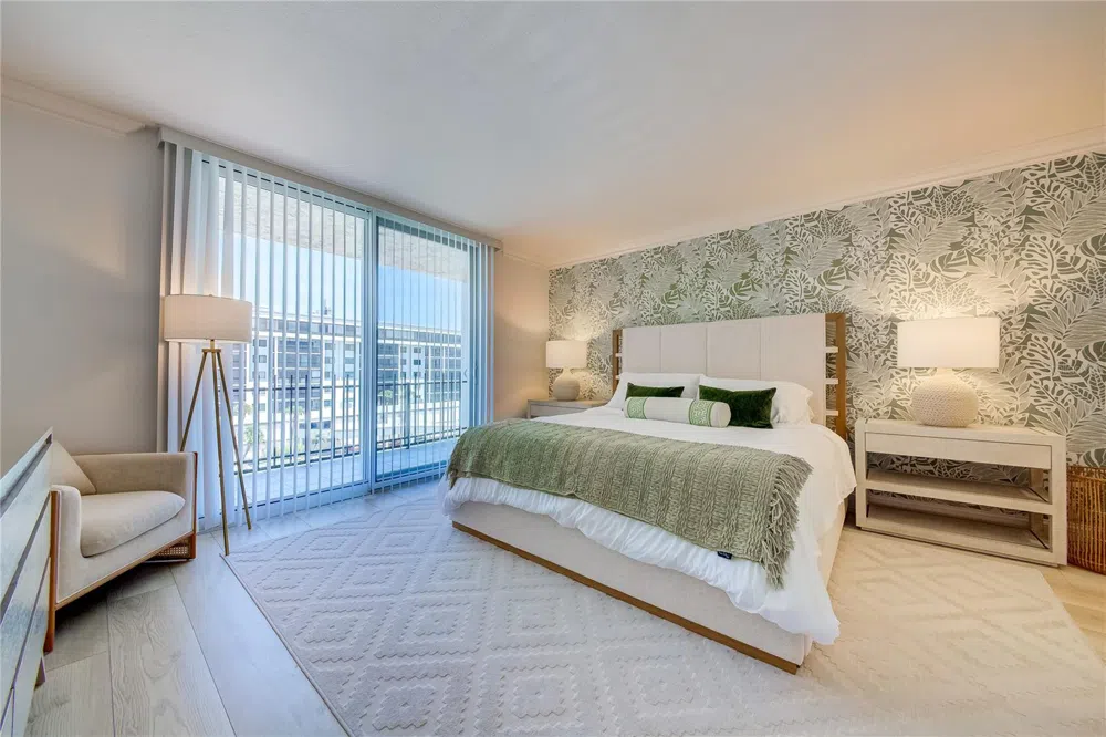 1212 BENJAMIN FRANKLIN DRIVE #504 Sarasota, FL 34236