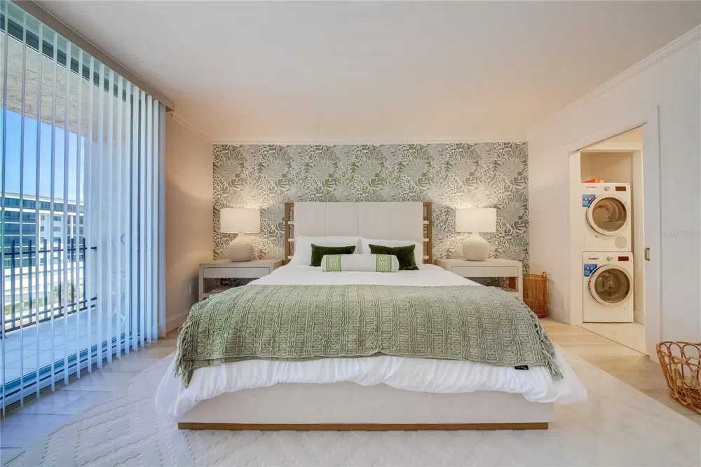 1212 BENJAMIN FRANKLIN DRIVE #504 Sarasota, FL 34236