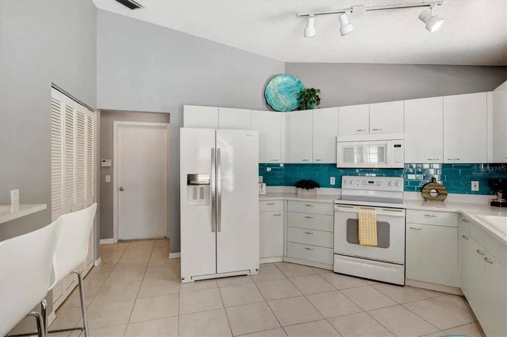 1019 SNEAD AVENUE Sarasota, FL 34237
