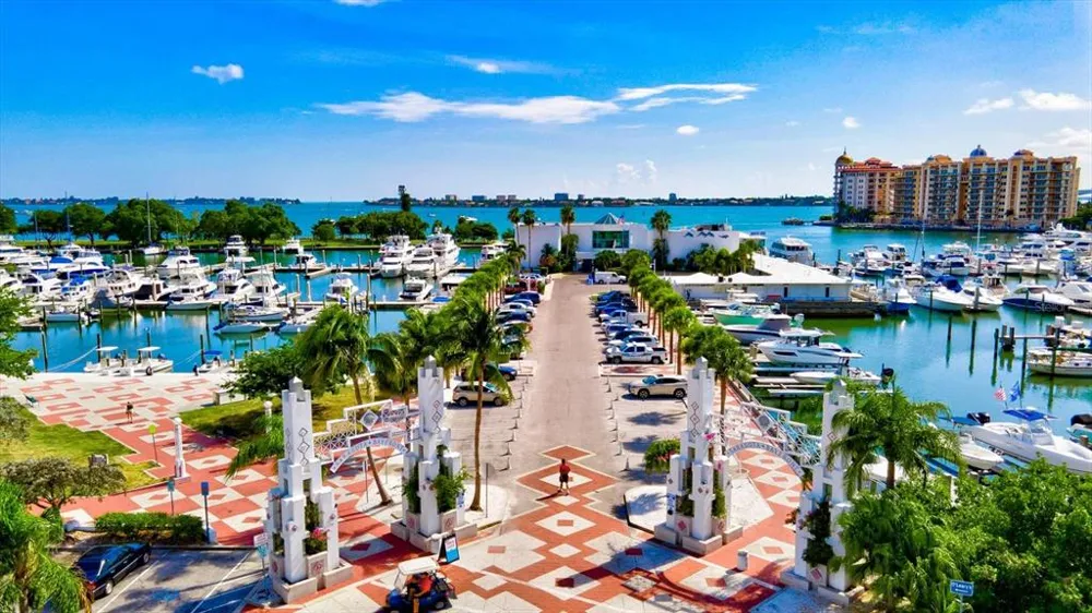 1019 SNEAD AVENUE Sarasota, FL 34237