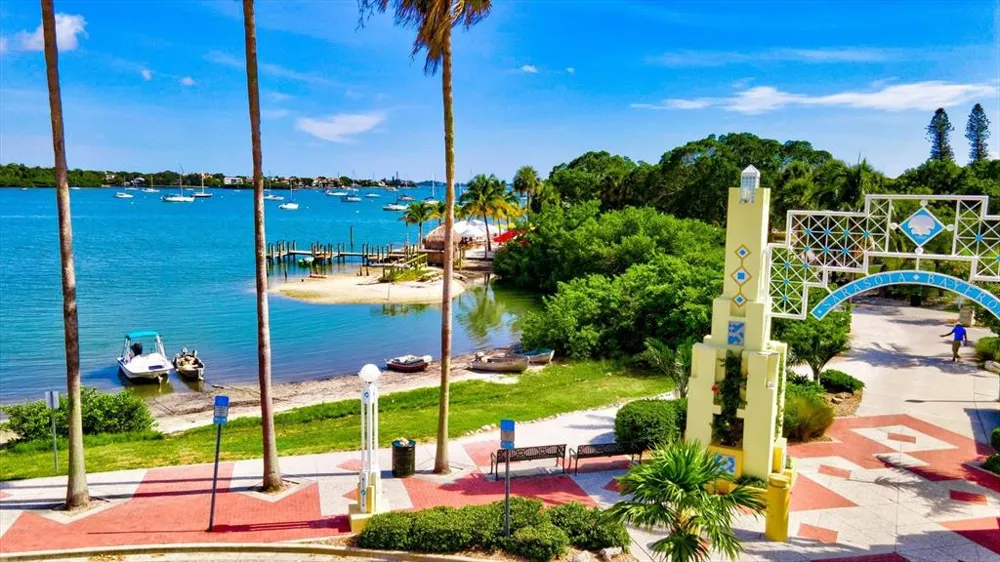 1019 SNEAD AVENUE Sarasota, FL 34237