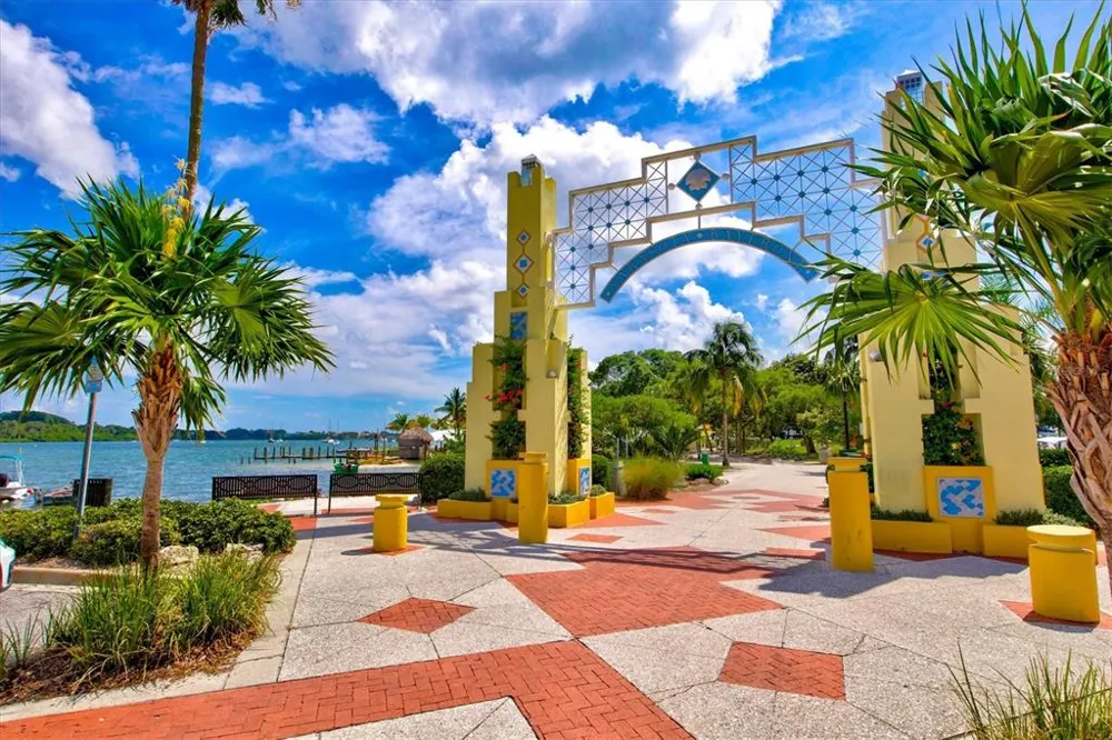 1019 SNEAD AVENUE Sarasota, FL 34237