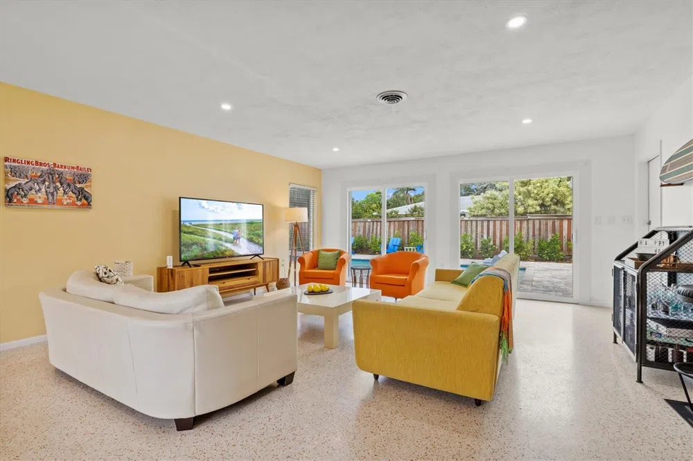 2473 DAVIS BOULEVARD Sarasota, FL 34237