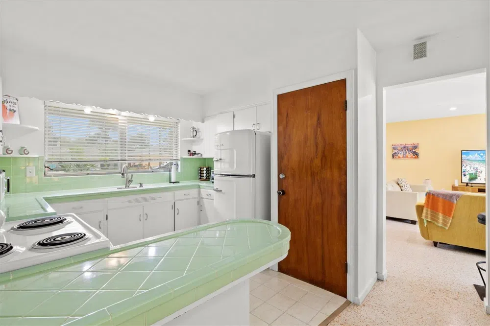 2473 DAVIS BOULEVARD Sarasota, FL 34237
