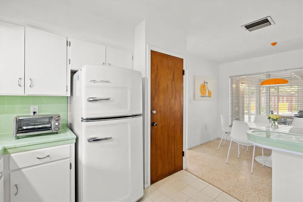 2473 DAVIS BOULEVARD Sarasota, FL 34237