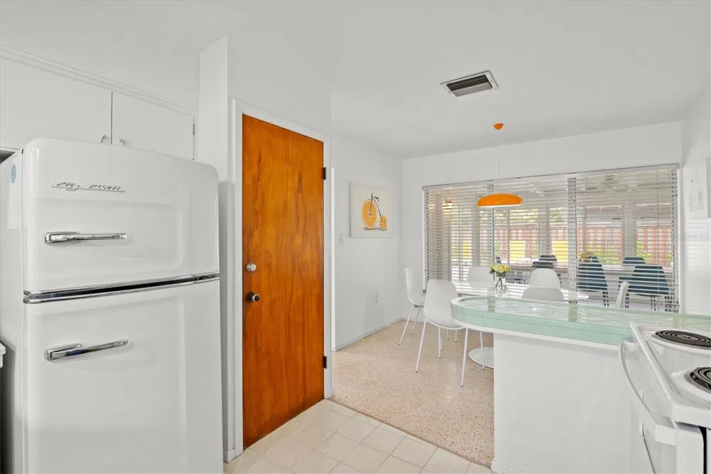 2473 DAVIS BOULEVARD Sarasota, FL 34237