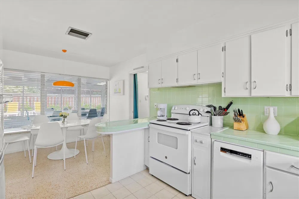 2473 DAVIS BOULEVARD Sarasota, FL 34237