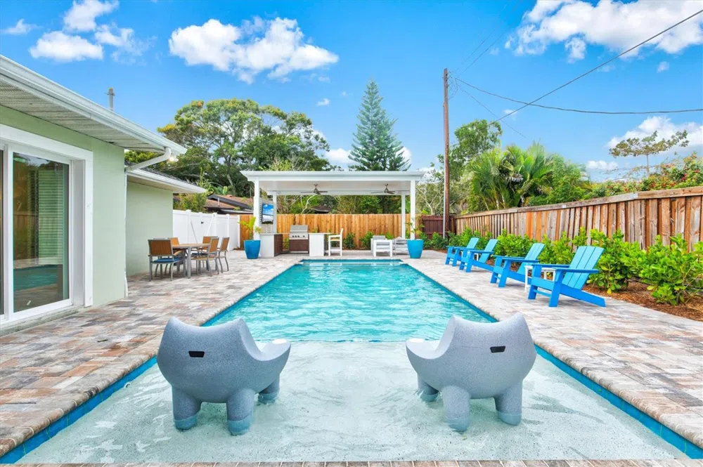 2473 DAVIS BOULEVARD Sarasota, FL 34237