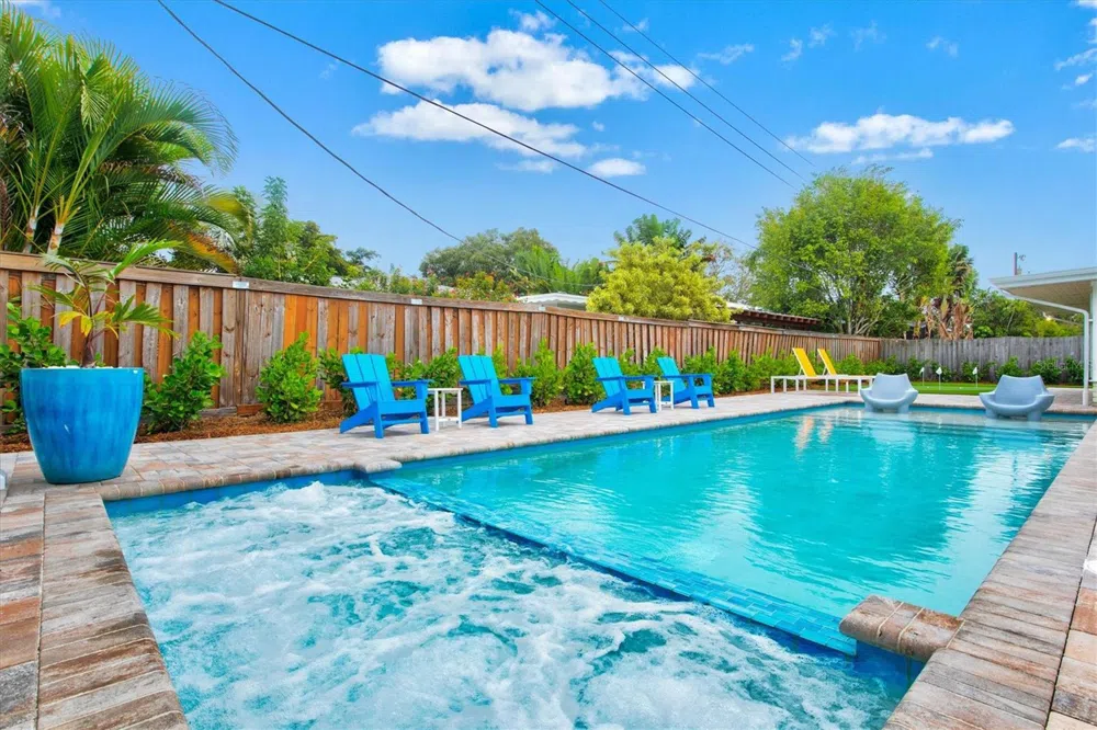2473 DAVIS BOULEVARD Sarasota, FL 34237