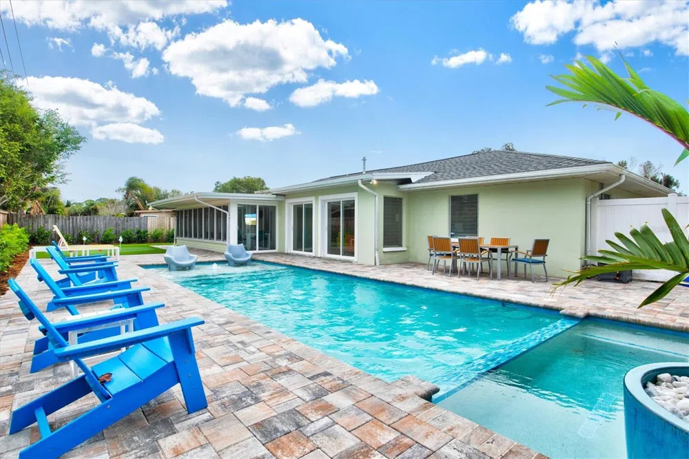 2473 DAVIS BOULEVARD Sarasota, FL 34237