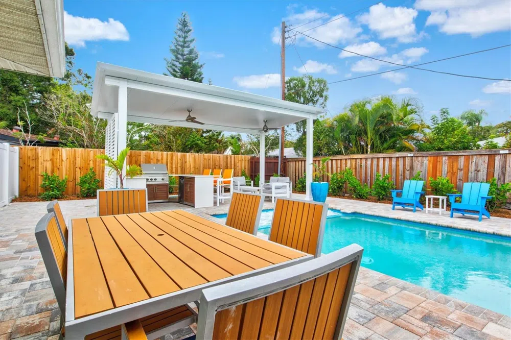 2473 DAVIS BOULEVARD Sarasota, FL 34237