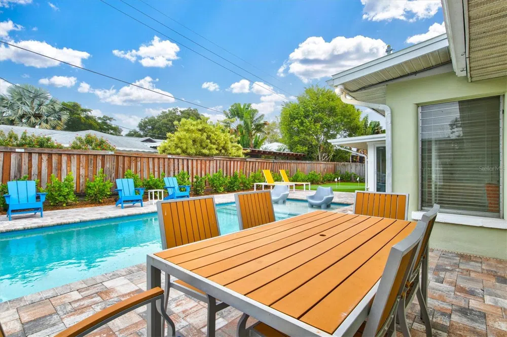 2473 DAVIS BOULEVARD Sarasota, FL 34237