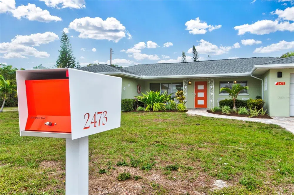 2473 DAVIS BOULEVARD Sarasota, FL 34237