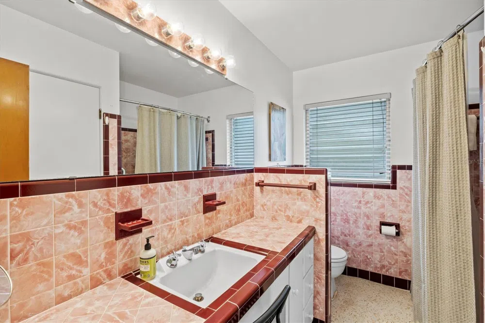 2473 DAVIS BOULEVARD Sarasota, FL 34237