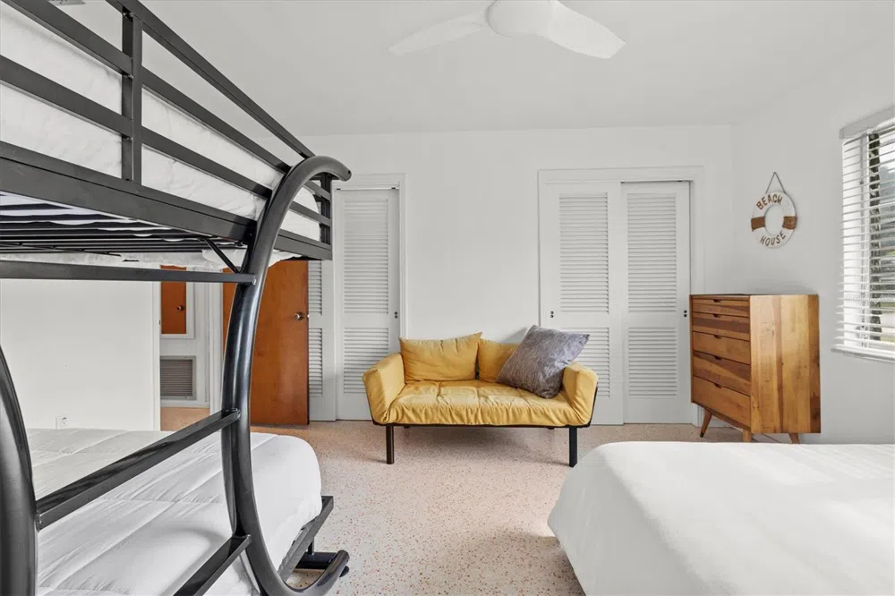 2473 DAVIS BOULEVARD Sarasota, FL 34237