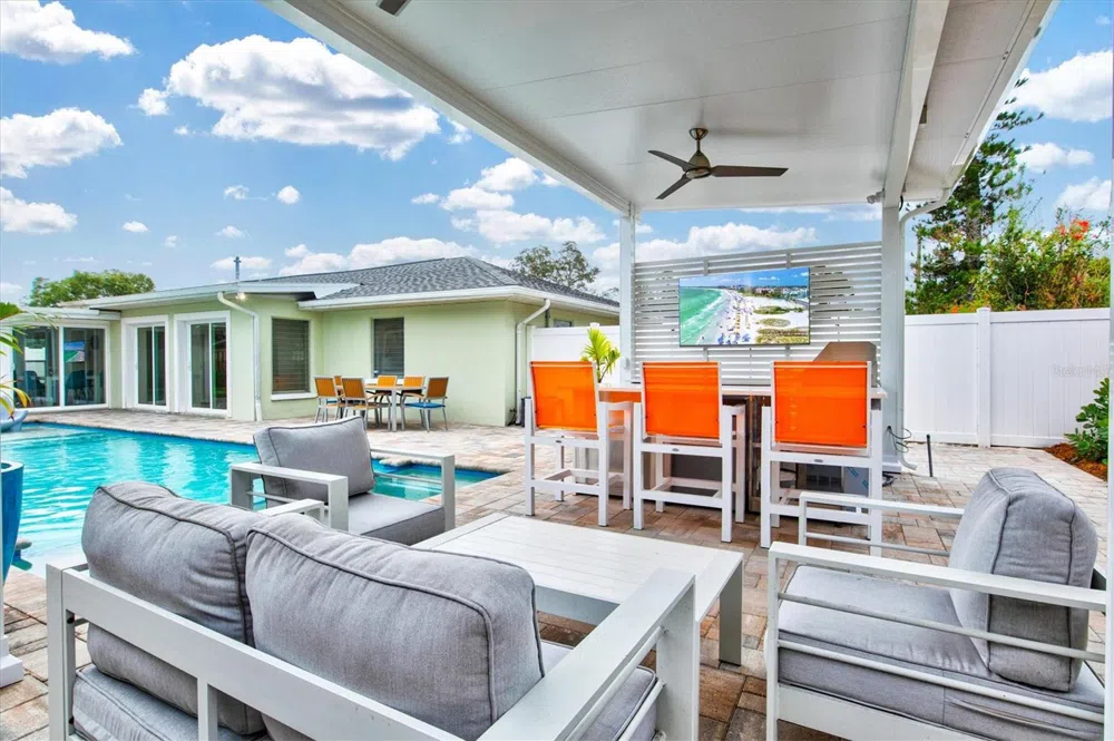 2473 DAVIS BOULEVARD Sarasota, FL 34237