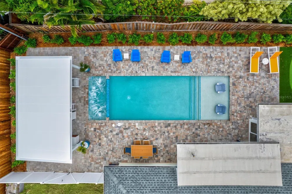 2473 DAVIS BOULEVARD Sarasota, FL 34237