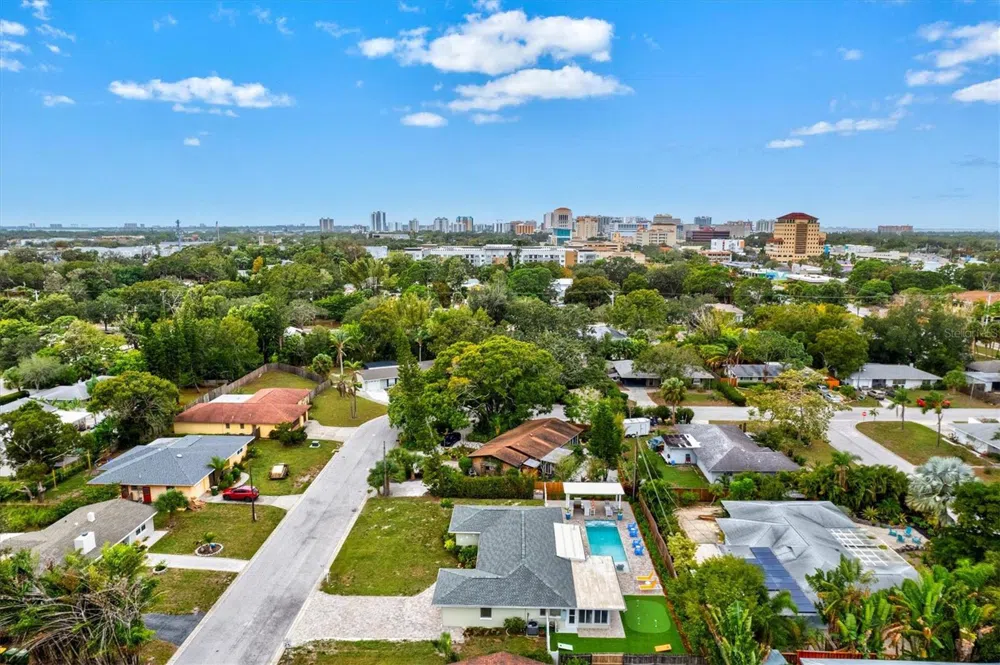 2473 DAVIS BOULEVARD Sarasota, FL 34237